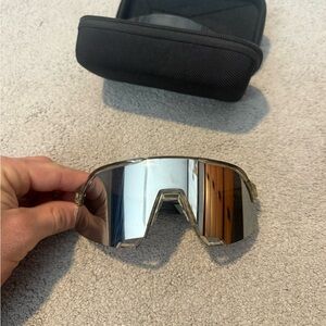100% S3 sport performance sunglasses clear frame silver lens. Extra clear lens